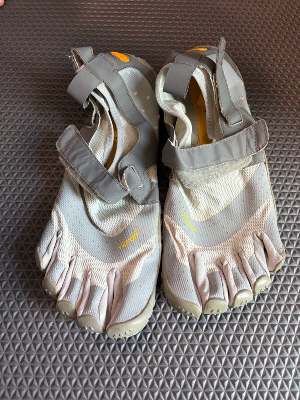 Vibram FiveFingers Grey and Beige Toe Shoes with Yellow Accents